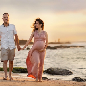 צילומי הריון בחוף הים